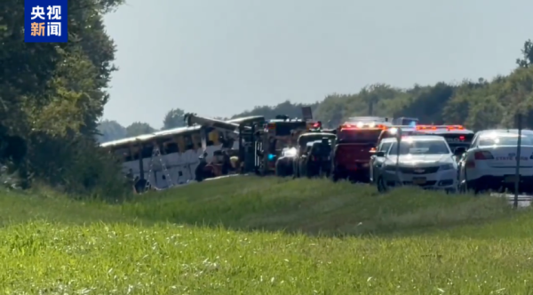 好股盛 纽约州大巴侧翻致3名中国公民遇难，涉事旧款车辆疑安全带缺失